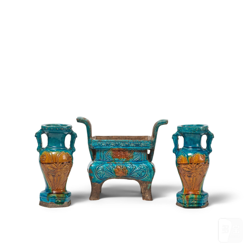 十七世紀 琺華香爐及雙耳瓶一對 | GARNITURE DE TROIS PIÈCES EN GRÈS ÉMAILLÉ FAHUA - 图5